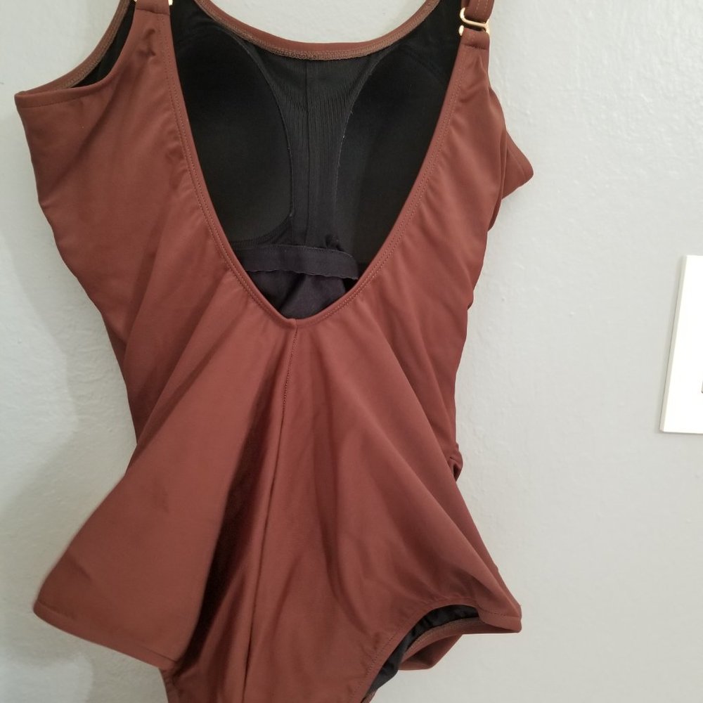 Leonisa Swimsuit. - Picture 2 of 6